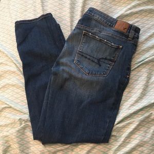 Distressed look skinny jeans